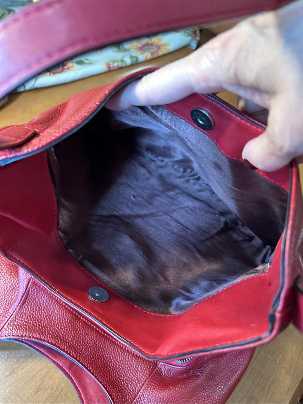 S Zone Red Leather Shoulder Tote Bag - Picture 10 of 12